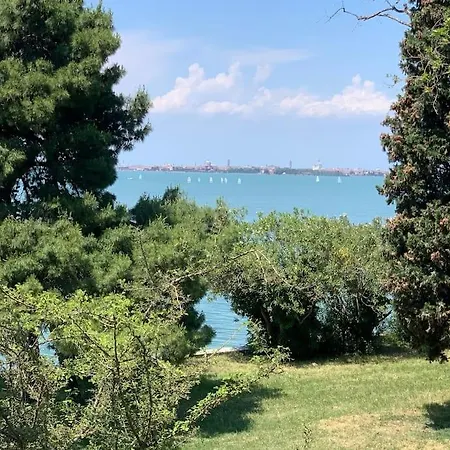 Due Piani Lungolaguna E Giardino * Lido di Venezia