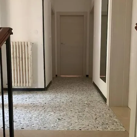 Due Piani Lungolaguna E Giardino Hotel *