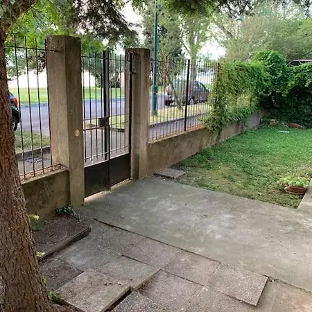Due Piani Lungolaguna E Giardino Hotel